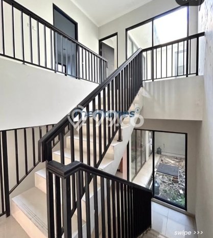 Siap Huni Rumah Mewah 5 Kamar di Tebet Dekat ke Mana Pun Siap Huni Rumah Mewah 5 Kamar di Tebet Dekat ke Mana Pun