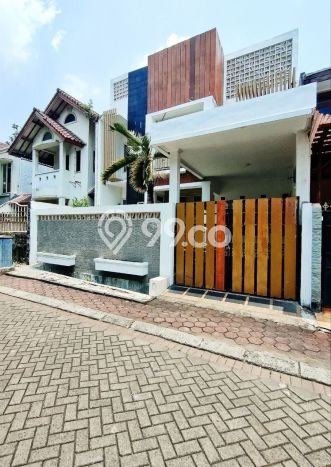 Rumah Mewah LB 300m2 Siap Pakai Desain Elegan di Cibubur, Depok Rumah Mewah LB 300m2 Siap Pakai Desain Elegan di Cibubur, Depok