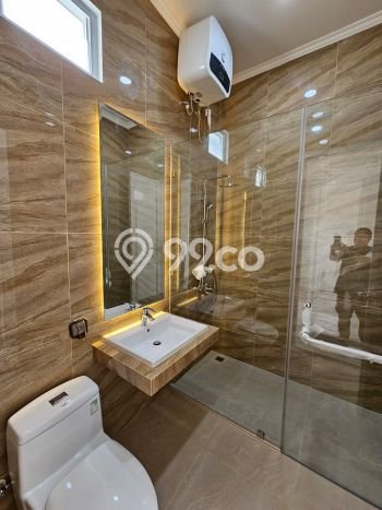Jual Rumah Luas Elegan Dengan View Eksklusif di Pulomas, Jakarta Timur Jual Rumah Luas Elegan Dengan View Eksklusif di Pulomas, Jakarta Timur