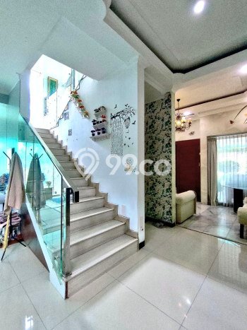 Siap Huni Rumah Mewah 5 Kamar di Duren Sawit Dekat ke Mana Pun Siap Huni Rumah Mewah 5 Kamar di Duren Sawit Dekat ke Mana Pun