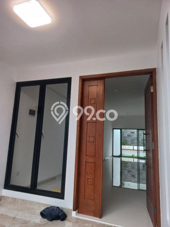 Rumah Elit LB 160m2 Siap Pakai Desain Elegan di Pondok Kelapa, Jakarta Timur Rumah Elit LB 160m2 Siap Pakai Desain Elegan di Pondok Kelapa, Jakarta Timur