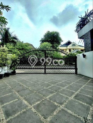 Ready to Use! Luxury House LT 300m2 Desain Modern di Cibubur Ready to Use! Luxury House LT 300m2 Desain Modern di Cibubur