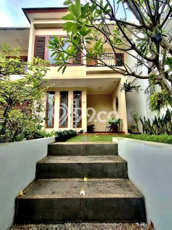 Ready to Use! Luxury House LT 300m2 Desain Modern di Cibubur Ready to Use! Luxury House LT 300m2 Desain Modern di Cibubur