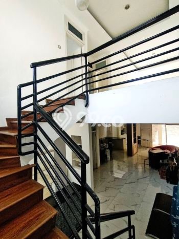 Rumah Mewah LB 300m2 Siap Pakai Desain Elegan di Cibubur, Depok Rumah Mewah LB 300m2 Siap Pakai Desain Elegan di Cibubur, Depok