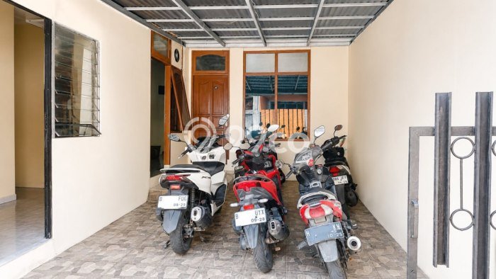 Rumah Kost untuk Dijual di Ciputat Timur dengan 11 KT, 11 KM, Luas 165m2 Rumah Kost untuk Dijual di Ciputat Timur dengan 11 KT, 11 KM, Luas 165m2