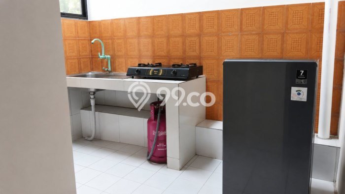 Rumah Kost untuk Dijual di Ciputat Timur dengan 11 KT, 11 KM, Luas 165m2 Rumah Kost untuk Dijual di Ciputat Timur dengan 11 KT, 11 KM, Luas 165m2