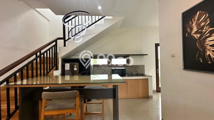 Disewakan! Rumah 3 Kamar Tidur &
3 Kamar Mandi di Seminyak, Badung Disewakan! Rumah 3 Kamar Tidur &
3 Kamar Mandi di Seminyak, Badung
