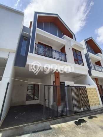 Disewakan! Rumah 3 Kamar Tidur &
3 Kamar Mandi di Mahendradata, Denpasar Disewakan! Rumah 3 Kamar Tidur &
3 Kamar Mandi di Mahendradata, Denpasar