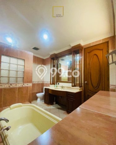 Rumah Mewah LB 850m2 Siap Huni Desain Elegan di Kemang, Jakarta Selatan Rumah Mewah LB 850m2 Siap Huni Desain Elegan di Kemang, Jakarta Selatan