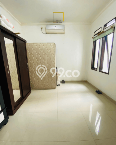 Ready to Use! Premium House LT 156m2 Desain Elegan di Pejaten Ready to Use! Premium House LT 156m2 Desain Elegan di Pejaten