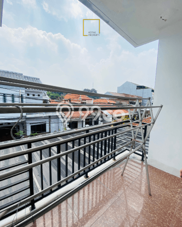 Ready to Use! Premium House LT 156m2 Desain Elegan di Pejaten Ready to Use! Premium House LT 156m2 Desain Elegan di Pejaten