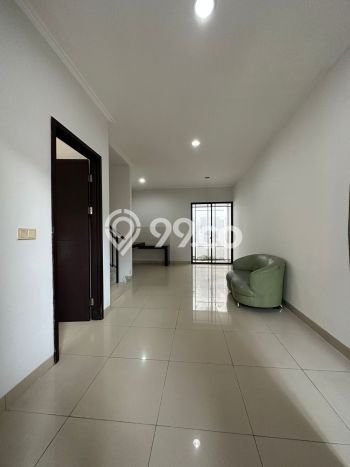 Rumah Menguntungkan di Green Lake City, Dekat Kawasan Komersial, Jakarta Barat - 4 Kamar Tidur Rumah Menguntungkan di Green Lake City, Dekat Kawasan Komersial, Jakarta Barat - 4 Kamar Tidur