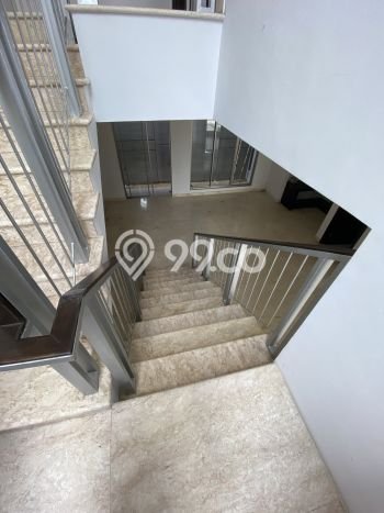 Rumah Elit Modern Tanpa Renovasi di Golf Island Jakarta Utara Rumah Elit Modern Tanpa Renovasi di Golf Island Jakarta Utara