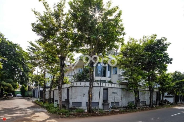 Hunian Elit LB 600m2 Siap Pakai Desain Elegan di Intercon, Jakarta Barat Hunian Elit LB 600m2 Siap Pakai Desain Elegan di Intercon, Jakarta Barat