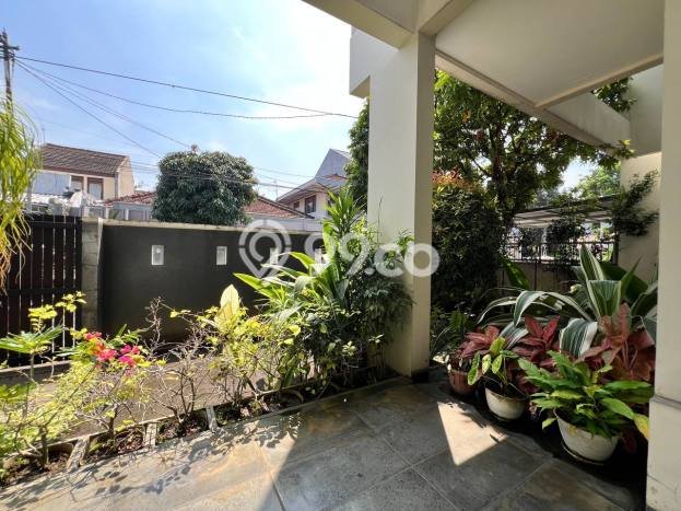 Ready to Use! Premium House LT 388m2 Desain Elegan di Buah Batu Ready to Use! Premium House LT 388m2 Desain Elegan di Buah Batu