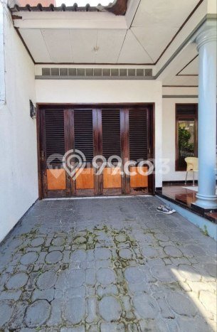 Dijual Rumah 5 Kamar Lokasi Ideal Bagus dan Strategis di Batununggal Dijual Rumah 5 Kamar Lokasi Ideal Bagus dan Strategis di Batununggal