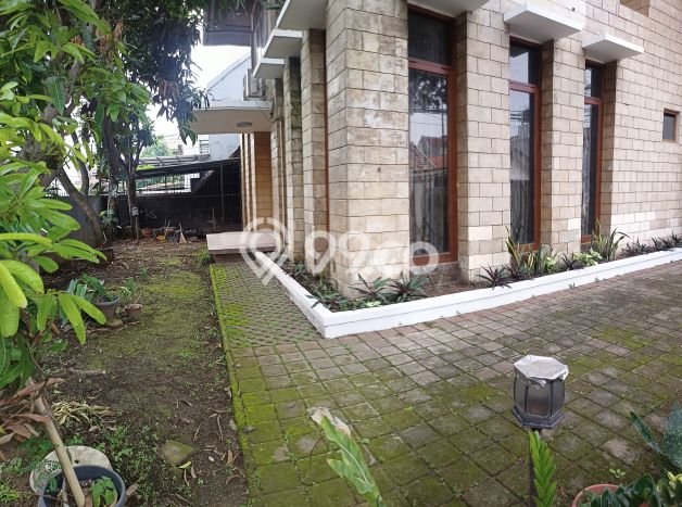HARGA TERBAIK! Rumah area Turangga, 8 KT, Lingkungan Asri, LT 510m² Bangunan 414m² HARGA TERBAIK! Rumah area Turangga, 8 KT, Lingkungan Asri, LT 510m² Bangunan 414m²