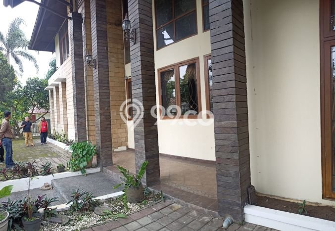 HARGA TERBAIK! Rumah area Turangga, 8 KT, Lingkungan Asri, LT 510m² Bangunan 414m² HARGA TERBAIK! Rumah area Turangga, 8 KT, Lingkungan Asri, LT 510m² Bangunan 414m²
