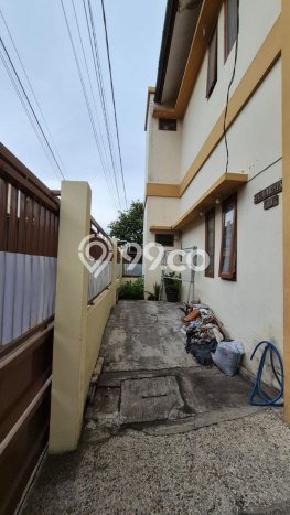 Unit Kost Dijual di Kawasan Lengkong Bandung dengan 13 KT Unit Kost Dijual di Kawasan Lengkong Bandung dengan 13 KT