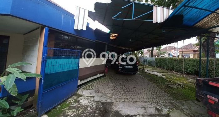 Rumah Modern di Burangrang, Bandung, Luas 553m2m² Bangunan 400m2m² Rumah Modern di Burangrang, Bandung, Luas 553m2m² Bangunan 400m2m²