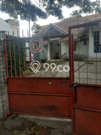KESEMPATAN TERBAIK! Rumah Asri di , Luas 423m2m² Bangunan 350m2m² KESEMPATAN TERBAIK! Rumah Asri di , Luas 423m2m² Bangunan 350m2m²