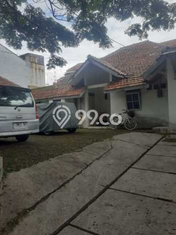 KESEMPATAN TERBAIK! Rumah Asri di , Luas 423m2m² Bangunan 350m2m² KESEMPATAN TERBAIK! Rumah Asri di , Luas 423m2m² Bangunan 350m2m²