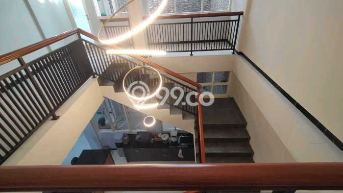 Dijual Rumah Premium dengan Fasilitas Sekitar Lengkap di Sukolilo, Surabaya Dijual Rumah Premium dengan Fasilitas Sekitar Lengkap di Sukolilo, Surabaya
