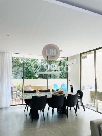 Rumah Disewakan Jakarta Selatan LT 167m2 LB 280m2 Area Kemang Rumah Disewakan Jakarta Selatan LT 167m2 LB 280m2 Area Kemang