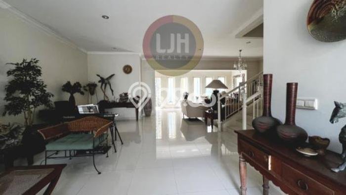 Ready to Use! Premium House LT 180m2 Desain Elegan di BSD City Ready to Use! Premium House LT 180m2 Desain Elegan di BSD City