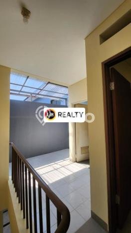 Rumah Sewa Tangerang LT 250m2 LB 200m2 Area BSD City Rumah Sewa Tangerang LT 250m2 LB 200m2 Area BSD City