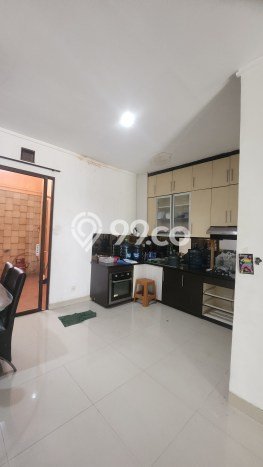 Rumah Modern 4 KT di BSD City Tangerang Semi Furnished Rumah Modern 4 KT di BSD City Tangerang Semi Furnished