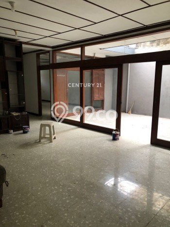 Lokasi strategis! Rumah siap huni disewakan di Andir LB 230m2 Lokasi strategis! Rumah siap huni disewakan di Andir LB 230m2