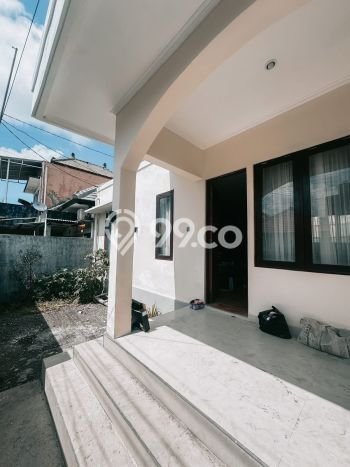 Rumah di , 3 KT, Area Strategis, Luas 170m2m² LB 140m2m² Rumah di , 3 KT, Area Strategis, Luas 170m2m² LB 140m2m²