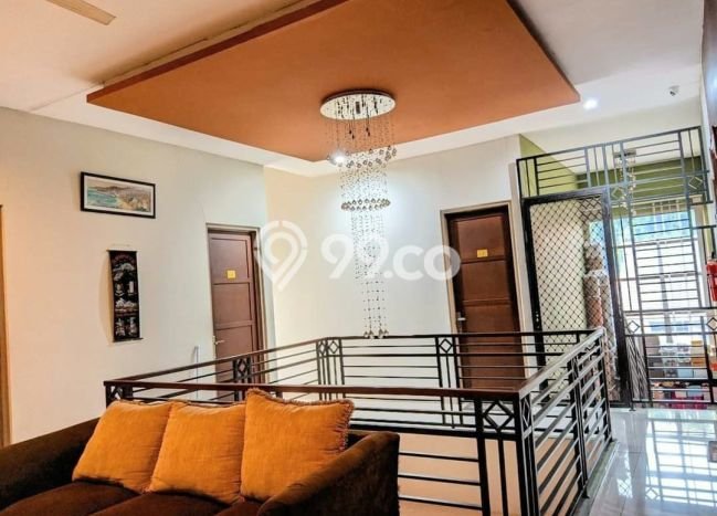 Hunian Mewah LB 400m2 Siap Huni Desain Elegan di Jurangmangu, Tangerang Hunian Mewah LB 400m2 Siap Huni Desain Elegan di Jurangmangu, Tangerang