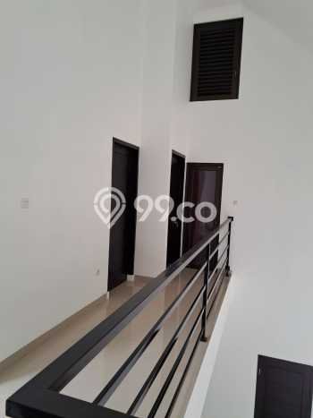 Disewakan! Rumah 4 Kamar Tidur &
3 Kamar Mandi di Sektor 5 - Bintaro, Tangerang Selatan Disewakan! Rumah 4 Kamar Tidur &
3 Kamar Mandi di Sektor 5 - Bintaro, Tangerang Selatan
