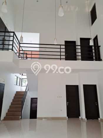 Disewakan! Rumah 4 Kamar Tidur &
3 Kamar Mandi di Sektor 5 - Bintaro, Tangerang Selatan Disewakan! Rumah 4 Kamar Tidur &
3 Kamar Mandi di Sektor 5 - Bintaro, Tangerang Selatan