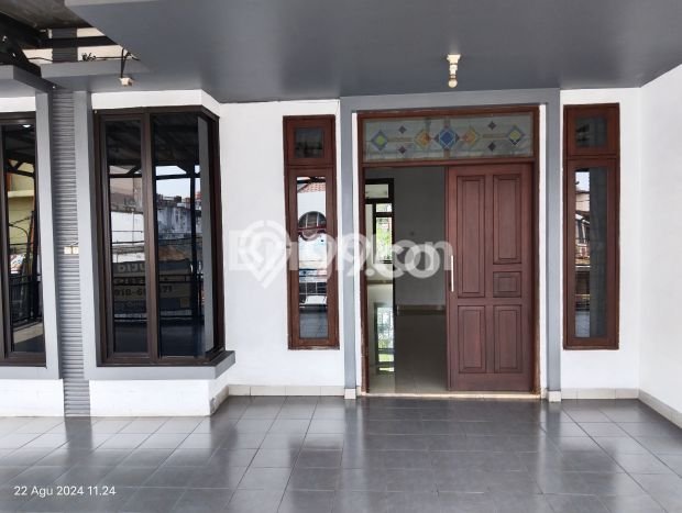 Ready to Use! Luxury House LT 300m2 Desain Elegan di Taman Galaxy Ready to Use! Luxury House LT 300m2 Desain Elegan di Taman Galaxy
