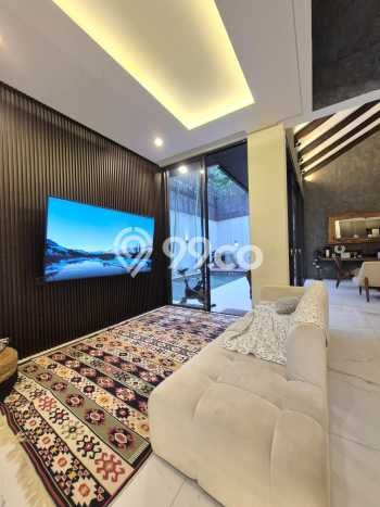 Siap Huni Rumah Mewah 5 Kamar di Pondok Aren Dekat ke Mana Pun Siap Huni Rumah Mewah 5 Kamar di Pondok Aren Dekat ke Mana Pun