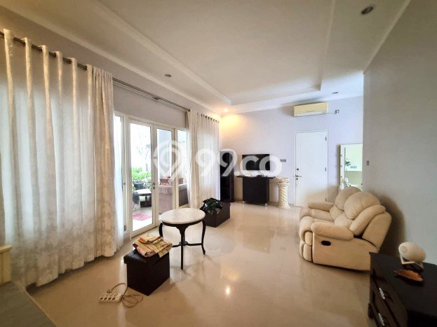 Rumah Mewah LB 282m2 Siap Pakai Desain Elegan di Bintaro, Tangerang Selatan Rumah Mewah LB 282m2 Siap Pakai Desain Elegan di Bintaro, Tangerang Selatan