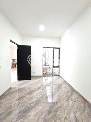 Hunian Elit LB 211m2 Siap Huni Desain Elegan di Bintaro, Tangerang Selatan Hunian Elit LB 211m2 Siap Huni Desain Elegan di Bintaro, Tangerang Selatan