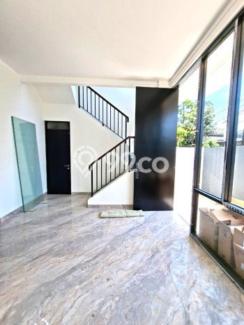Hunian Elit LB 211m2 Siap Huni Desain Elegan di Bintaro, Tangerang Selatan Hunian Elit LB 211m2 Siap Huni Desain Elegan di Bintaro, Tangerang Selatan