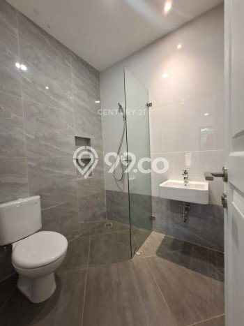 Hunian Mewah LB 180m2 Siap Huni Desain Elegan di Bintaro, Tangerang Selatan Hunian Mewah LB 180m2 Siap Huni Desain Elegan di Bintaro, Tangerang Selatan