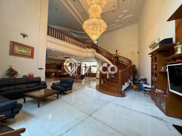 Rumah Mewah LB 850m2 Siap Pakai Desain Elegan di Pantai Mutiara, Jakarta Utara Rumah Mewah LB 850m2 Siap Pakai Desain Elegan di Pantai Mutiara, Jakarta Utara