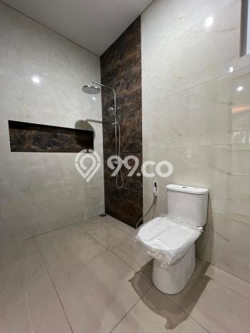 Hunian Eksklusif Siap Huni LT 221m2 di BSD, Tangerang Selatan Hunian Eksklusif Siap Huni LT 221m2 di BSD, Tangerang Selatan