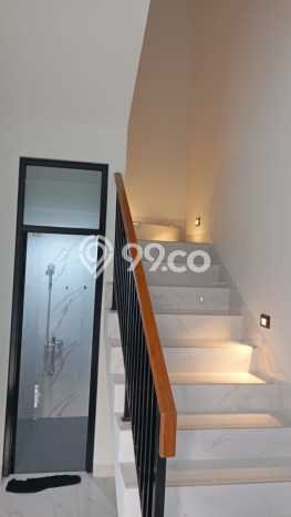 Rumah Modern Cantik 4 KT Bisa Langsung Pindah di BSD Rumah Modern Cantik 4 KT Bisa Langsung Pindah di BSD