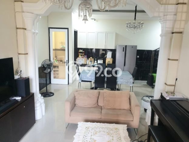 Siap Huni Hunian Elit 5 Kamar di Jagakarsa Dekat ke Mana Pun Siap Huni Hunian Elit 5 Kamar di Jagakarsa Dekat ke Mana Pun