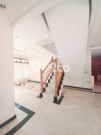Hunian Mewah LB 400m2 Siap Pakai Desain Elegan di Bintaro, Tangerang Selatan Hunian Mewah LB 400m2 Siap Pakai Desain Elegan di Bintaro, Tangerang Selatan