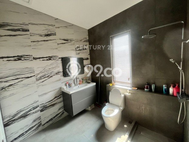 Hunian Elit LB 187m2 Siap Pakai Desain Elegan di Bintaro, Tangerang Selatan Hunian Elit LB 187m2 Siap Pakai Desain Elegan di Bintaro, Tangerang Selatan