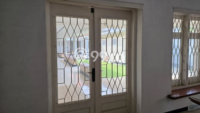 Rumah Elit Modern Siap Huni di Pabean Cantikan Surabaya Rumah Elit Modern Siap Huni di Pabean Cantikan Surabaya