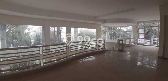 For Sale Rumah Mewah Exclusive di Wiyung, Surabaya For Sale Rumah Mewah Exclusive di Wiyung, Surabaya